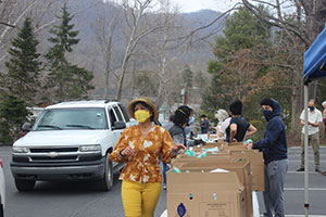 042321 Reparto alimentos Asheville