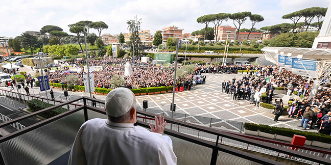 Pope returns to Vatican after long hospitalization